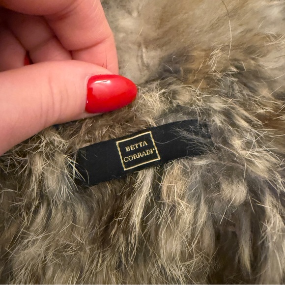 Women's Rabbit and Racoon Fur Vest - Picture 9 of 9